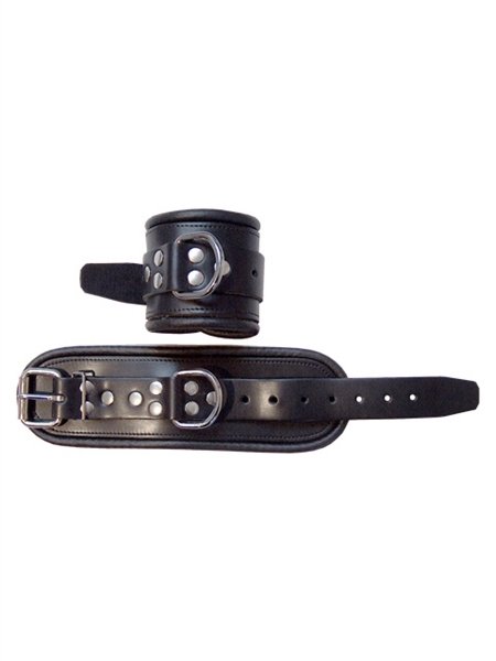 Luxurious leather cuffs: perfect for bondage beginners